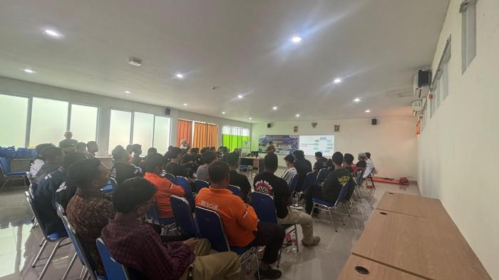 PELATIHAN BHD AMBULANS - Ahli bedah dr. Agung Widhinugroho, Sp.B  dari RS Mangesti Rahayu saat menyampaikan materi terkait pelatihan Kegawatdaruratan dan Bantuan Hidup Dasar (BHD) pada Sabtu, 14 Februari 2026 di RS Mangesti Rahayu