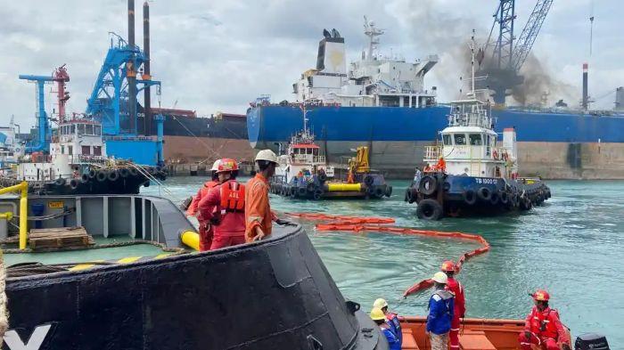 PENCARIAN KORBAN - Tim SAR gabungan pada Sabtu (7/3/2026) pagi masih melakukan operasi pencarian korban insiden laka kerja perairan PT ASL Shipyard Tanjunguncang, Batam.