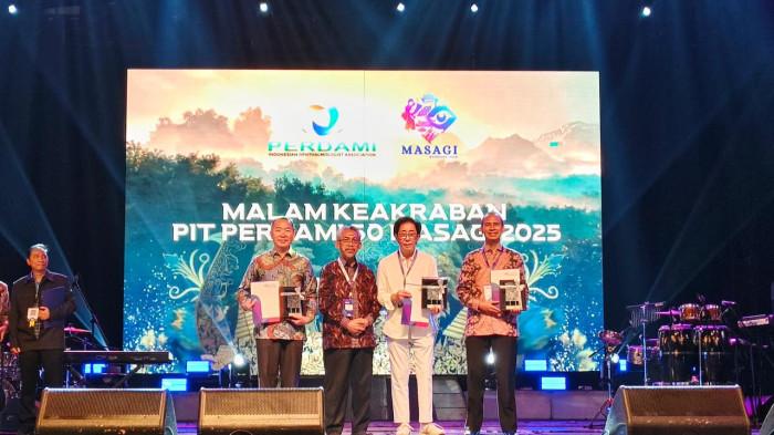 Dukung Kesehatan Mata di Indonesia, Perusahaan Jamu Ini Terima ...