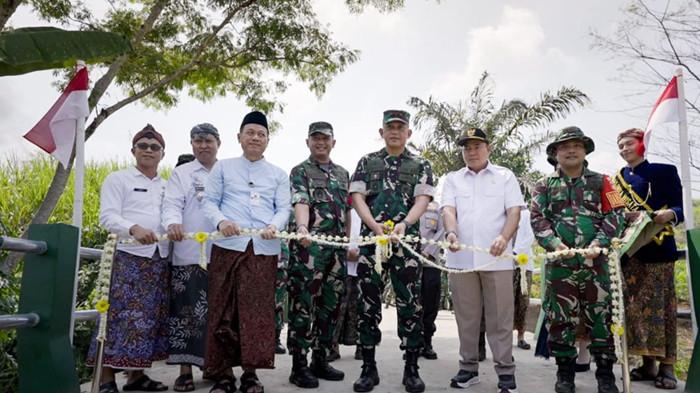 PERESMIAN JALAN -  Pangdam IV/Diponegoro, Mayjen TNI Achiruddin