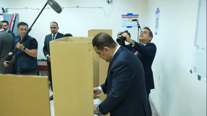 Tangkap layar Youtube akun resmi Biro Pers Kantor Perdana Menteri Irak di مكتب الاعلامي لرئيس الوزراء saat PM Mohammed Shia Al-Sudani memberikan suaranya pada Selasa (11/11/2025)