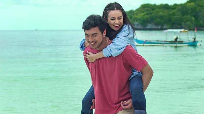 Michelle Ziudith dan Ibrahim Irsyad Terlibat Pecintaan di Balik Kapal Pinisi