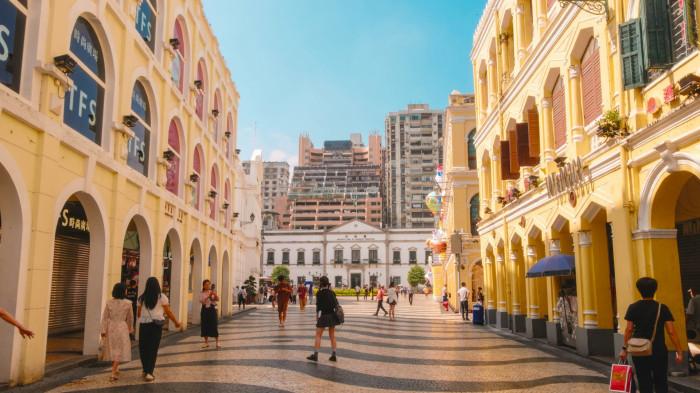 Panduan liburan seru di Macau: kota tua, resort mewah, dan kuliner lezat.