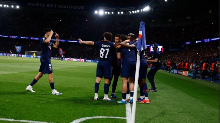 PERAYAAN GOL - Para pemain Paris Saint-Germain (PSG) berselebrasi usai mencetak gol ke gawang Bayern Munchen pada leg pertama semifinal Liga Champions 2025/2026 di Parc des Princes, Paris, Prancis, Rabu (29/4) dini hari WIB. PSG meraih kemenangan 5-4.