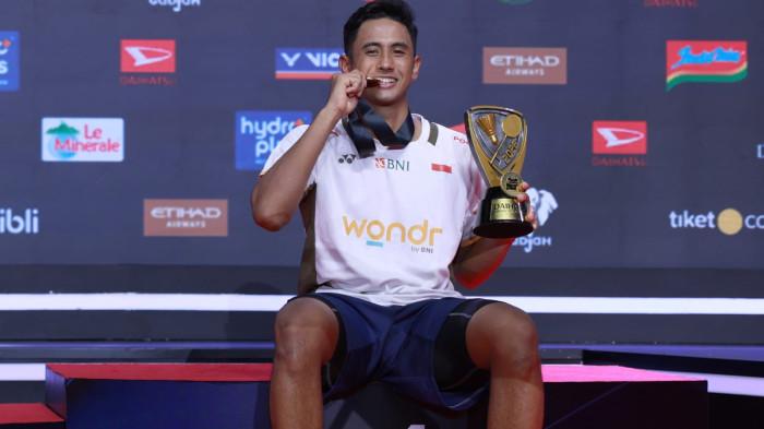 JUARA INDONESIA MASTERS 2026 - Pebulutangkis tunggal putra Indonesia, Alwi Farhan keluar sebagai juara Daihatsu Indonesia Masters 2026 usai mengalahkan wakil Thailand, Panitchaphan Teeratsakul, dengan skor 21-5, 21-16 di Istora Senayan, Jakarta, Minggu (25/1/2026). dok: PBSI