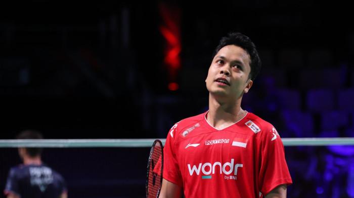 TELAN KEKALAHAN - Pebulutangkis tunggal putra Indonesia, Anthony Sinisuka Ginting kalah dramatis dari Toma Junior Popov di partai ketiga grup D Thomas & Uber Cup 2026 di Horsens, Denmark, Selasa (28/4/2026). Ginting menyerah lewat pertarungan sengit tiga gim dengan skor 22-20, 15-21, 20-22. dok: PBSI