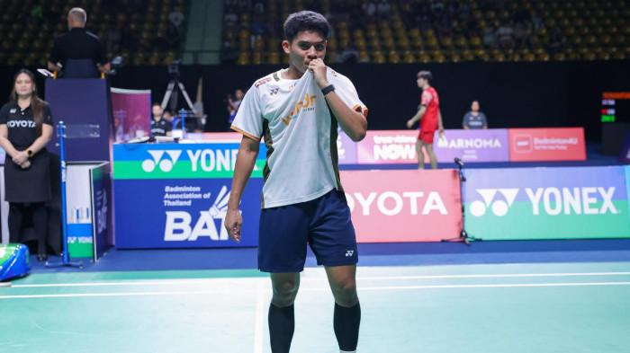 MELAJU KE FINAL - Pebulutangkis tunggal putra Indonesia, Moh. Zaki Ubaidillah, memastikan langkah ke partai puncak Thailand Masters 2026 setelah menundukkan kompatriotnya, Alwi Farhan, dengan skor meyakinkan 21-18, 21-14, Sabtu (31/1/2026)