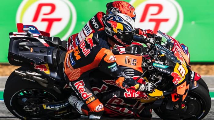 PEDRO ACOSTA - Pembalap KTM, Pedro Acosta saat bersaing dengan Marc Marquez besutan Ducati, di Sirkuit Sepang, Malaysia, dalam gelaran MotoGP Malaysia 2026 pada 28 Februari 2026. (Foto: Instagram @37pedroacosta).