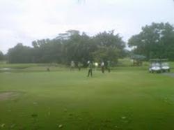 Pegolf Senior Perebutkan Piala Bergilir Taufik Kemas