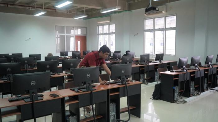 PELAKSANAAN UTBK 2026 - Persiapan jelang pelaksanaan Ujian Tulis Berbasis Komputer (UTBK) Seleksi Nasional Berdasarkan Tes (SNBT) 2026 di Institut Teknologi Sumatera (Itera). Itera menyiapkan 831 komputer utama hingga makanan gratis bagi peserta ujian yang datang lebih awal.