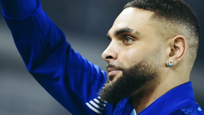 PERKENALAN LAYVIN KURZAWA – Pemain baru Persib Bandung, Layvin Kurzawa, diperkenalkan di Stadion Gelora Bandung Lautan Api (GBLA), Gedebage, Kota Bandung, Jawa Barat, Minggu (25/1/2026) malam. Manajemen berharap eks PSG ini mampu berkontribusi dan menjawab ambisi klub di Super League 2025/2026 serta AFC Champions League Two (ACL 2).