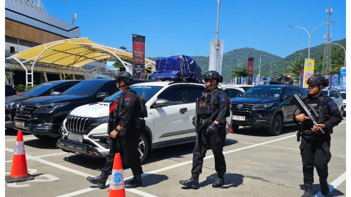 PELABUHAN MERAK - Pengamanan ketat oleh Brimob Gegana di Pelabuhan Merak jelang puncak arus mudik Lebaran 2026.