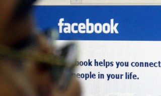 Saham Anjlok, Facebook dan Samsung Sedang Mengalami Pekan yang Berat