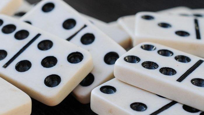 ILUSTRASI DOMINO - Pengurus Besar Perkumpulan Olahraga Domino Indonesia (PB PORDI) bekerja sama dengan Higgs Games Island menggelar ajang bergengsi bertajuk Open Tournament Domino Makassar 2025, 12-13 April 2025 yang akan datang