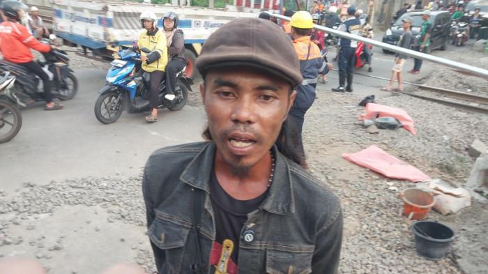 Penjaga perlintasan kereta Ampera Bekasi Aidar kecelakaan kereta Stasiun Bekasi Tmur