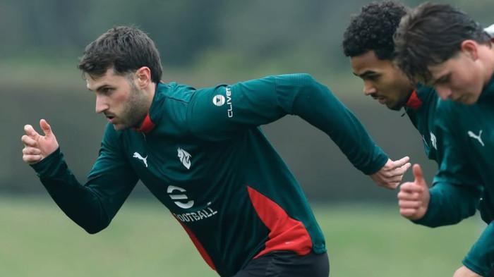 Penyerang AC Milan, Santiago Gimenez comeback dari cedera pergelangan kaki