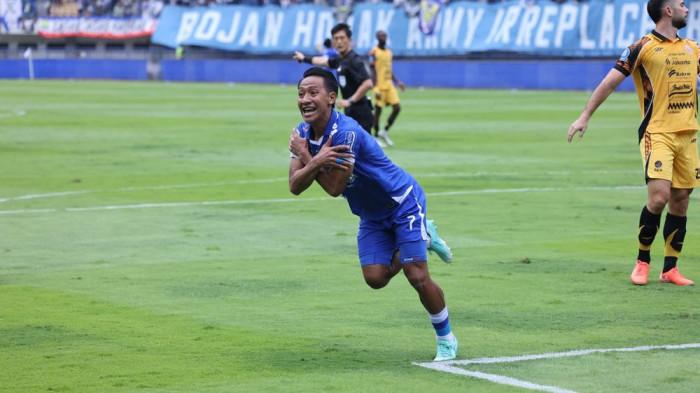 SELEBRASI BECKHAM - Pemain Persib Bandung, Beckham Putra, ketika melakukan selebrasi gol ke gawang Persija Jakarta pada laga pekan ke-17 Super League di Stadion Gelora Bandung Lautan Api (GBLA) pada Minggu (11/1/2026). (Website Persib - 12/1/2026)
