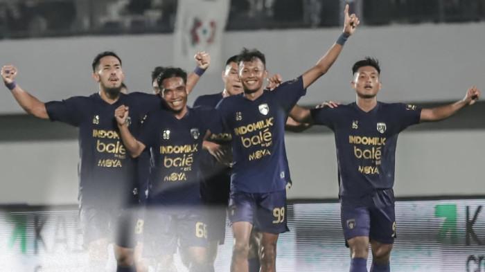 SELEBRASI PERSITA - Para pemain Persita Tangerang, melakukan selebrasi usai memenangkan pertandingan uji coba menghadapi Kunching FC di Stadion Indomilk Arena, Minggu (27/7/2025). (Instagram Persita - 29/7/2025)