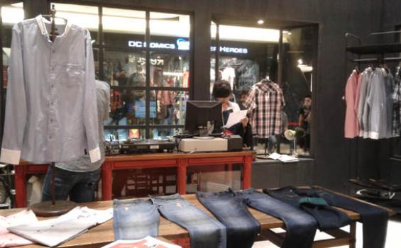 Sentuhan Personal Jins di Pop-Up Shop
