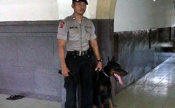 Personel Keamanan Tetap Jaga Stasiun Pasar Senen