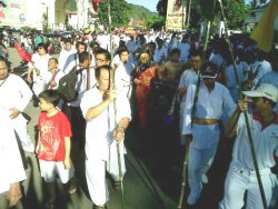 Peserta Kirab Dewi Agung Bergerak ke Pelabuhan Gorontalo