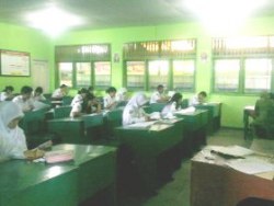 Hari Pertama UN di Tenggarong Diguyur Hujan