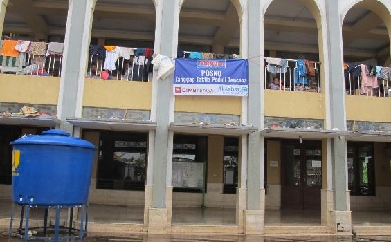 Bank Niaga Bangun Delapan Posko di Wilayah Banjir di Jakarta