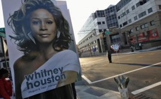 Mengenang Whitney Houston, Bintang Pop yang Meninggal 8 Tahun Lalu Karena Tenggelam di Bak Mandi