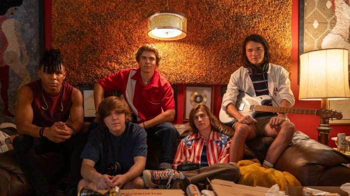 Poster serial The Runarounds yang dirilis Prime Video