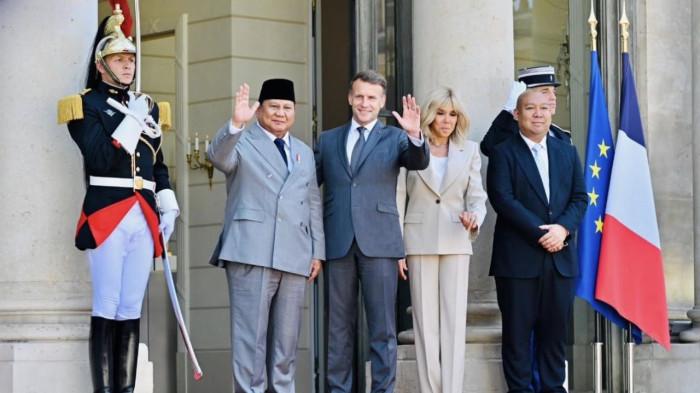 INVESTASI PRANCIS - Kebersamaan Presiden RI Prabowo Subianto, Presiden Prancis Emmanuel Macron, Ibu Negara Prancis Brigitte Macron, dan putra Prabowo, Ragowo Hediprasetyo Djojohadikusumo atau Didit Hediprasetyo, usai pertemuan di Salle des Fetes, Istana Elysee, Paris, Kamis, (28/5/2026). Forum bisnis lintas negara ini sukses menelurkan komitmen investasi jumbo senilai USD 11 miliar atau setara Rp176 triliun lebih.