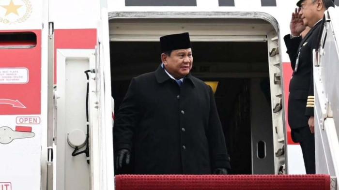 PRABOWO DI AS - Presiden RI Prabowo Subianto telah tiba di Amerika Serikat (AS) pada Selasa siang waktu setempat, 17 Februari 2026. Pesawat Garuda Indonesia-1 yang membawa Presiden Prabowo dan rombongan mendarat di Pangkalan Militer Andrews, Washington DC.