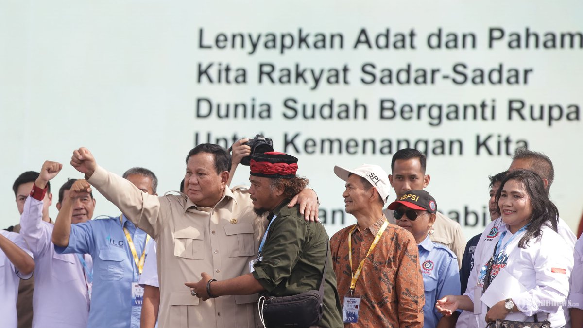 HARI BURUH - Presiden Prabowo Subianto menyampaikan pidato saat menghadiri puncak perayaan hari buruh May Day di kawasan Monas, Jakarta Pusat, Jumat (1/5/2026). Dalam May Day 2026 para buruh menuntut adanya pengesahan RUU Ketenagakerjaan, penghapusan outsourcing dan penolakan upah murah, hingga kekhawatiran terhadap dampak konflik global yang berpotensi memicu gelombang pemutusan hubungan kerja (PHK). Tribunnews/Jeprima