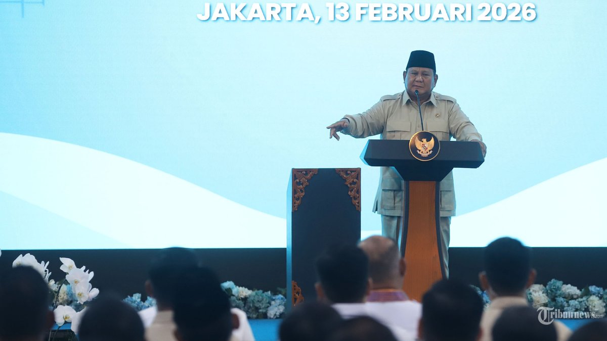 PERESMIAN SPPG POLRI - Presiden Republik Indonesia Prabowo Subianto memberikan sambutan pada acara peresmian secara serentak 1.072 Satuan Pelayanan Pemenuhan Gizi (SPPG) Polri se-Indonesia di SPPG Palmerah, Jakarta Pusat, Jumat (13/2/2026). Acara tersebut juga sekaligus sebagai peresmian 18 gudang ketahanan pangan Polri yang tersebar di 12 Polda dan peletakan batu pertama atau groundbreaking di 107 SPPG Polri sebagai bagian dukungan Polri terhadap program MBG. Tribunnews/Jeprima