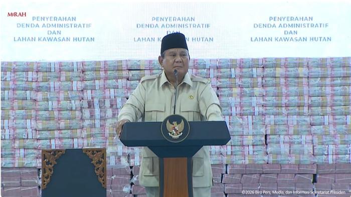 SAMPAIKAN PIDATO - Presiden Prabowo Subianto menyaksikan penyerahan uang hasil denda administratif dari Satuan Tugas Penertiban Kawasan Hutan (Satgas PKH) senilai Rp10,27 triliun pada Rabu (13/5/2026).