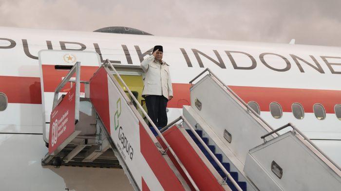 HADIRI KTT ASEAN - Presiden Republik Indonesia Prabowo Subianto bertolak ke Malaysia untuk menghadiri KTT ASEAN melalui Bandara Lanud Halim Perdana Kusuma, Jakarta, Sabtu (25/10) sore. Keberangkatannya menjadi bagian dari agenda diplomasi Indonesia di Asia Tenggara, sekaligus memperkuat kerja sama regional.