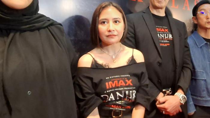 PRILLY JADI RISA - Selama satu dekade memerankan Risa Saraswati, Prilly Latuconsina mengaku jadi memandang hantu sebagai sosok yang baik. Prilly Latuconsina sambil tertawa di kawasan Thamrin Jakarta Pusat, Senin (12/1/2026).