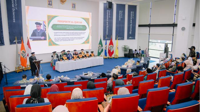 PENGUKUHAN GURU BESAR - Prof. Dr. Susanto MA saat orasi ilmiah pengukuhan Guru Besar di Universitas PTIQ Jakarta di Universitas Islam Internasional Indonesia (UIII) Depok, Rabu (8/4/2026).
