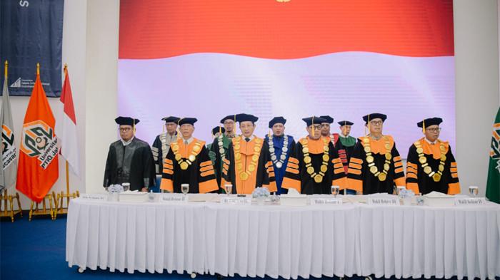 PENGUKUHAN GURU BESAR - Prof. Dr. Susanto MA saat orasi ilmiah pengukuhan Guru Besar di Universitas PTIQ Jakarta di Universitas Islam Internasional Indonesia (UIII) Depok, Rabu (8/4/2026).