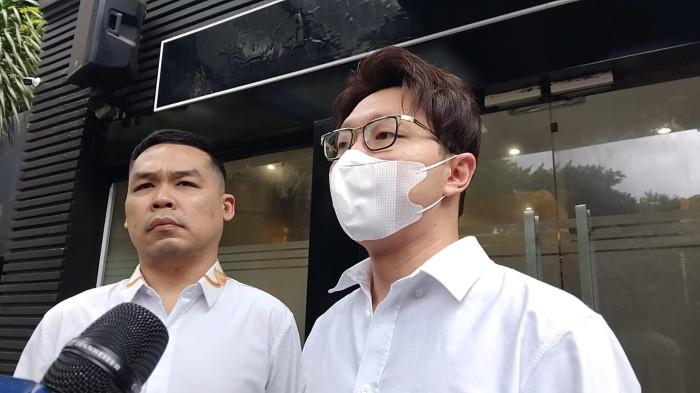 KASUS RICHARD LEE - Richard Lee kembali menjalani pemeriksaan lanjutan terkait laporan yang dilayangkan Dokter Detektif (Doktif) atas kasus dugaan pelanggaran perlindungan konsumen produk dan perawatan kecantikan di Polda Metro Jaya, Kamis (19/2/2026).