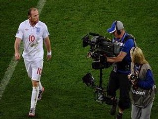 Rooney Minta Maaf ke Publik Inggris
