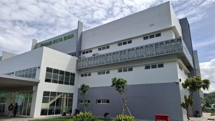 RSUD KOTA BIMA - Menteri Kesehatan Budi Gunadi Sadikin bersama Gubernur NTB Lalu Muhamad Iqbal Jumat (27/2), meninjau progres revitalisasi RSUD Kota Bima yang telah dimulai sejak Mei 2025. Rumah sakit tersebut kini naik tingkat dari tipe D menjadi tipe C dan ditargetkan mulai beroperasi penuh pada Agustus 2026.