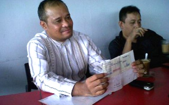 Keluarga Nurdin Halid Serang Bos PSM dengan Cek Kosong