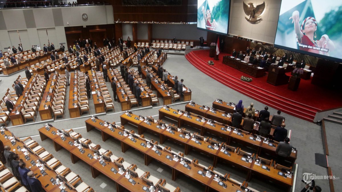 RAPAT PARIPURNA - Suasana Rapat Paripurna Ke-8 Masa Persidangan II Tahun Sidang 2025-2026 di Kompleks Parlemen Senayan, Jakarta, Selasa (18/11/2025). Rapat Paripurna tersebut menyetujui Rancangan Undang-Undang (RUU) tentang Perubahan atas Undang-Undang Nomor 8 Tahun 1981 tentang Kitab Undang-Undang Hukum Acara Pidana (KUHAP) untuk disahkan menjadi undang-undang. TRIBUNNEWS/IRWAN RISMAWAN