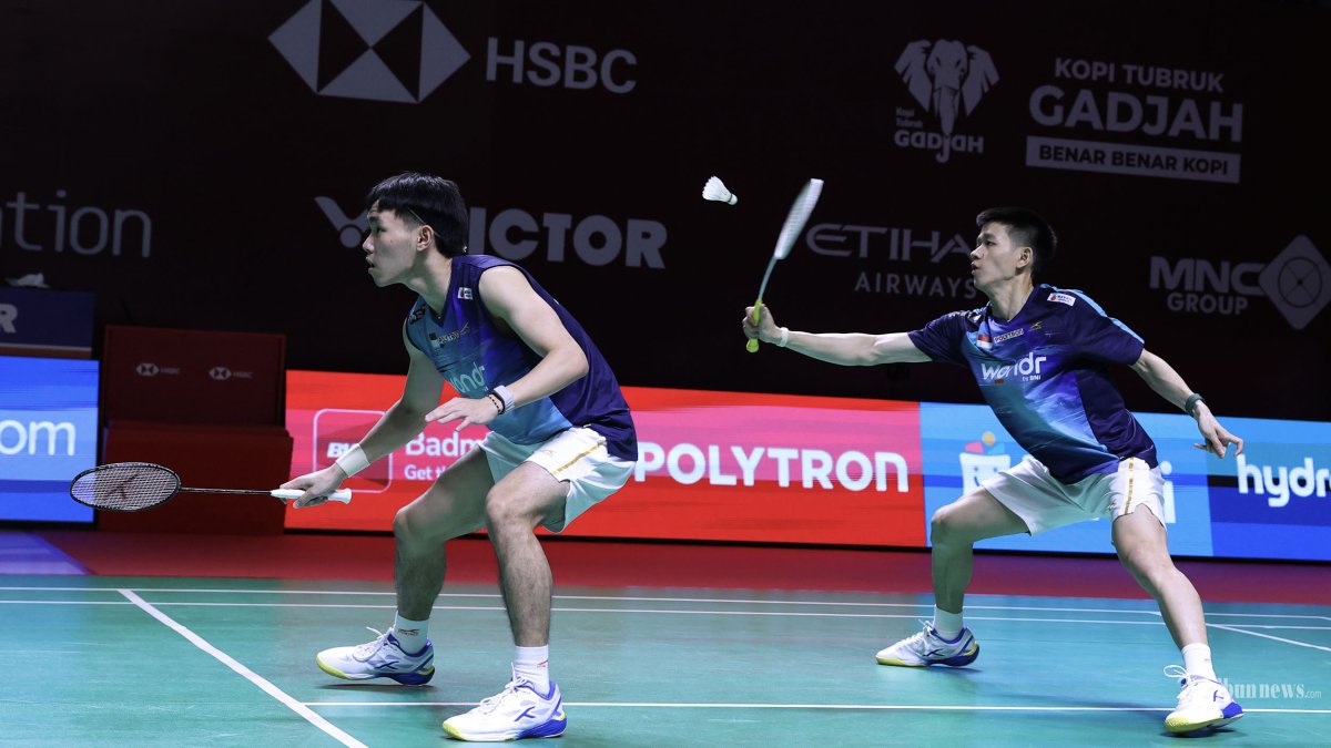 POLYTRON INDONESIA OPEN - Pebulu tangkis ganda putra Indonesia Raymond Indra dan Nikolaus Joaquin saat melawan ganda putra Jepang Kakeru Kumagai dan Hiroki Nishi pada babak 32 besar Polytron Indonesia Open 2026 di Istora Senayan, Jakarta, Rabu (3/6/2026). Raymond/Joaquin melaju ke babak 16 besar usai menang dua gim 21-9 dan 21-13. TRIBUNNEWS/PBSI