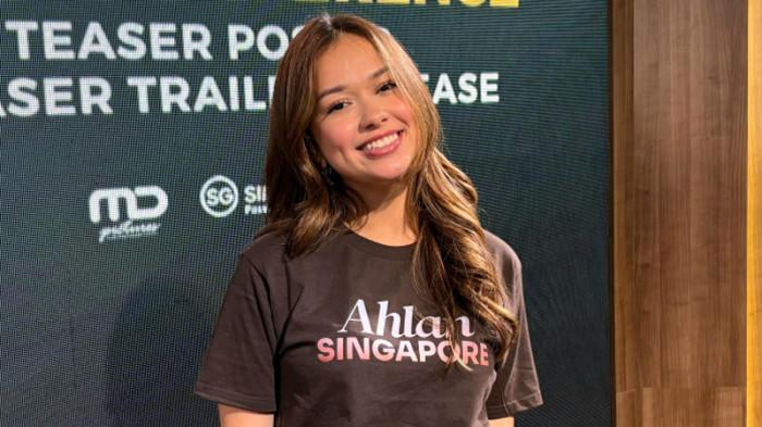 Rebecca Klopper lewat film terbaru bertajuk 'Ahlan Singapore' menampilkan sosok yang berbeda dari film sebelumnya.