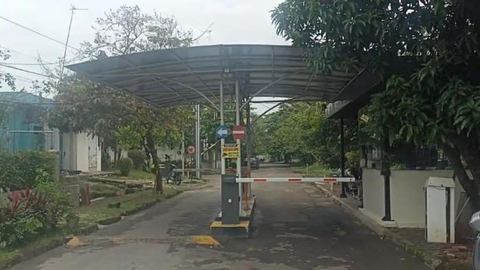 AYAH BUNUH ANAK - Seorang remaja berusia 16 tahun di Karawang, Jawa Barat, menusuk ayah kandungnya hingga tewas pada Rabu, 28 Januari 2026. Peristiwa itu terjadi di Gerbang Perumahan Dinas Peruri, lokasi yang kini menjadi sorotan publik.