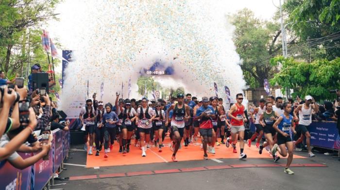 Ribuan Pelari Memeriahkan Raya Run Surabaya