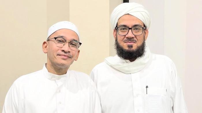 SAMBUT RAMADAN - Ruben Onsu bersama Abuya Sayyid Ahmad Al Maliky di kediaman, Makkah Al Mukarromah, belum lama ini. Menyambut bulan Ramadan, Ruben berbagi semangat ibadah sekaligus momen kebersamaan penuh makna.
