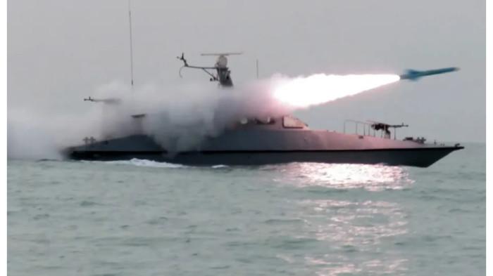 RUDAL KE SELAT HORMUZ - Angkatan Laut Korps Garda Revolusi Islam menembakkan rudal pertahanan udara Sayyad-3G ke Selat Hormuz di rangkaian latihan perang bertajyk “Pengendalian Cerdas Selat Hormuz pada 16 Februari 2026.