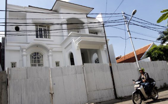 Rumah Mewah Malinda Dee Katanya Berhantu